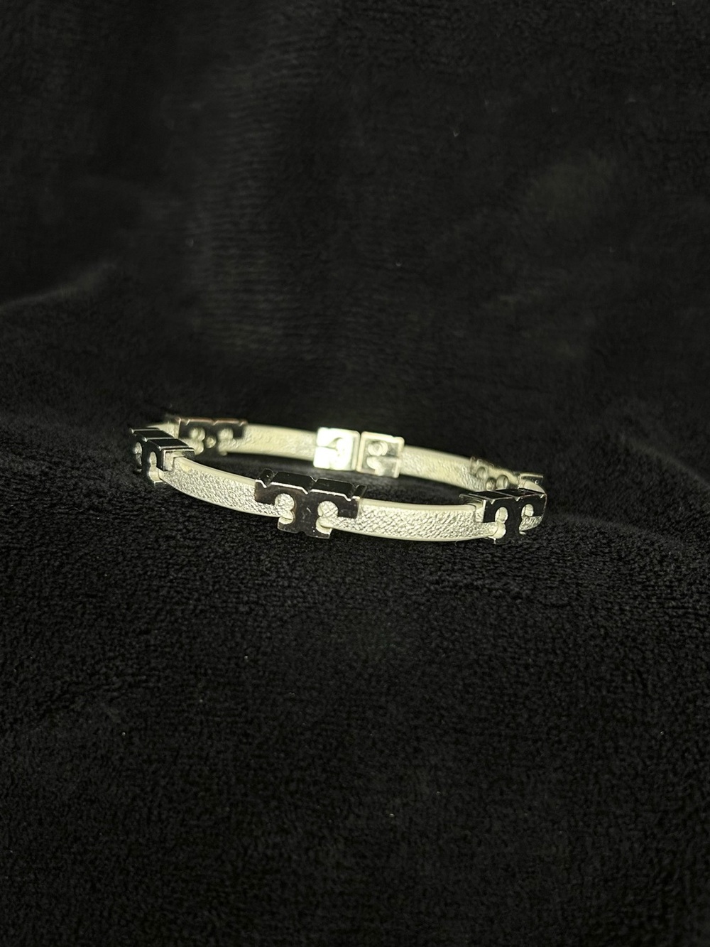 SERIF-T METALLIC SINGLE-WRAP
BRACELET - Picture 3 of 9